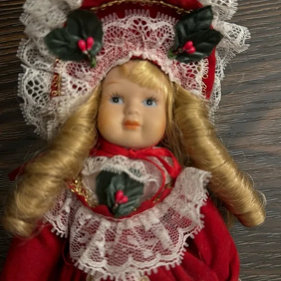 Vintage porcelain Collector Christmas doll - Picture 2 of 4